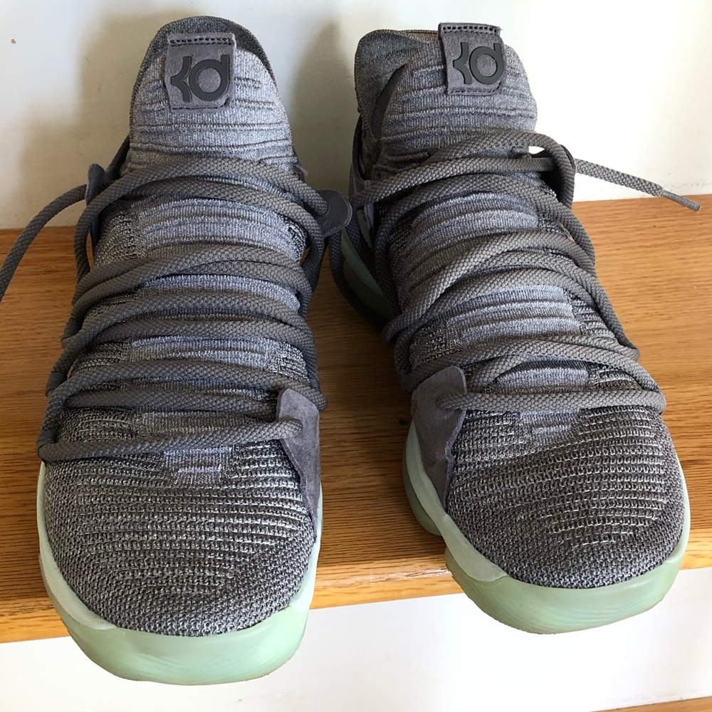 KD 10 basketball sneakers